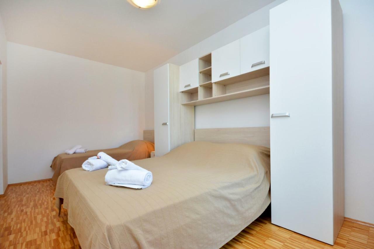 M & M Apartment โปดสตรานา ภายนอก รูปภาพ