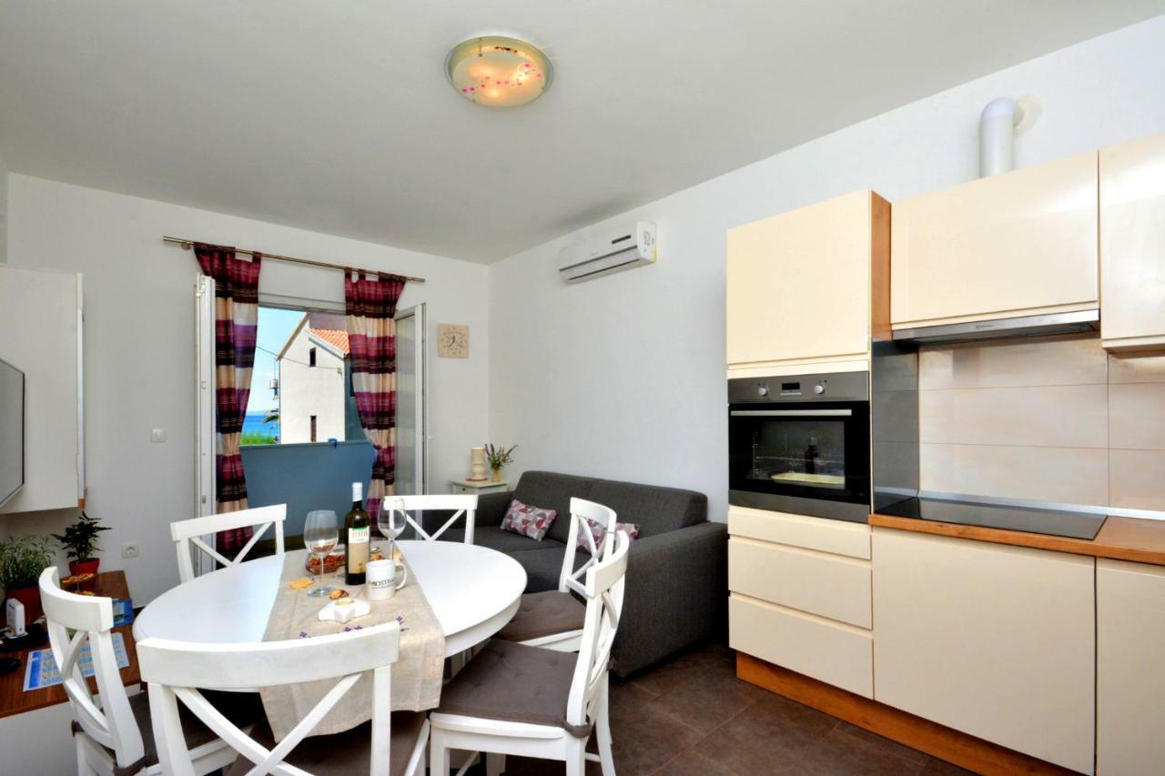 M & M Apartment โปดสตรานา ภายนอก รูปภาพ