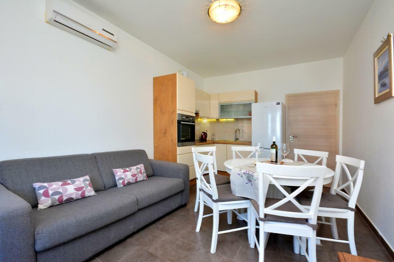 M & M Apartment โปดสตรานา ภายนอก รูปภาพ