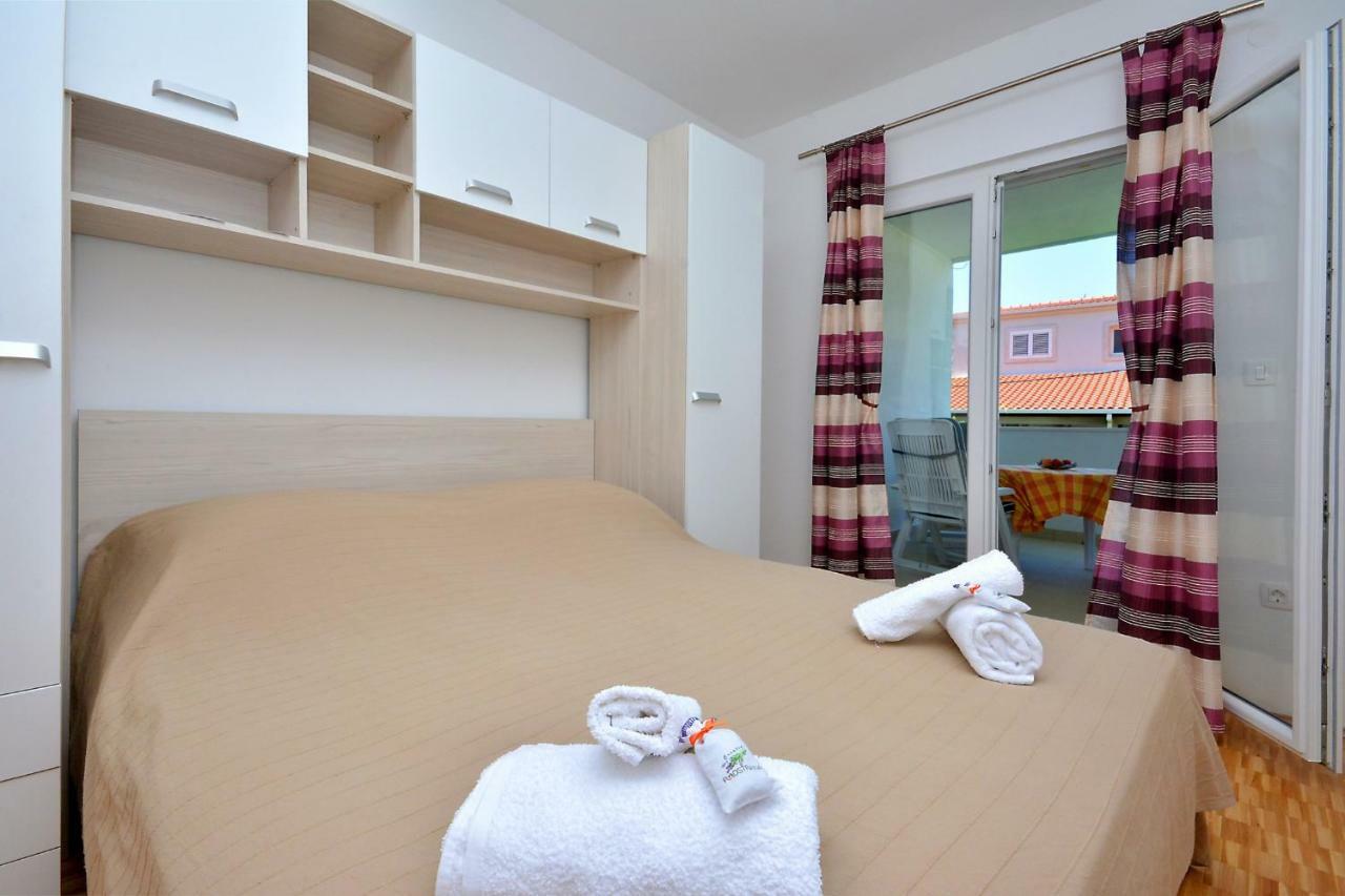 M & M Apartment โปดสตรานา ภายนอก รูปภาพ